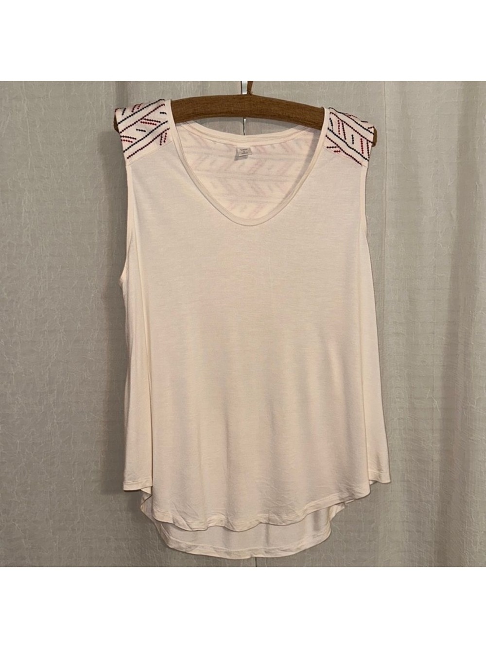 ON L Ivory Red Burgundy Navy Embroidered Sleeveless Scoop High Low Tank Top